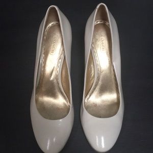 Coach pumps